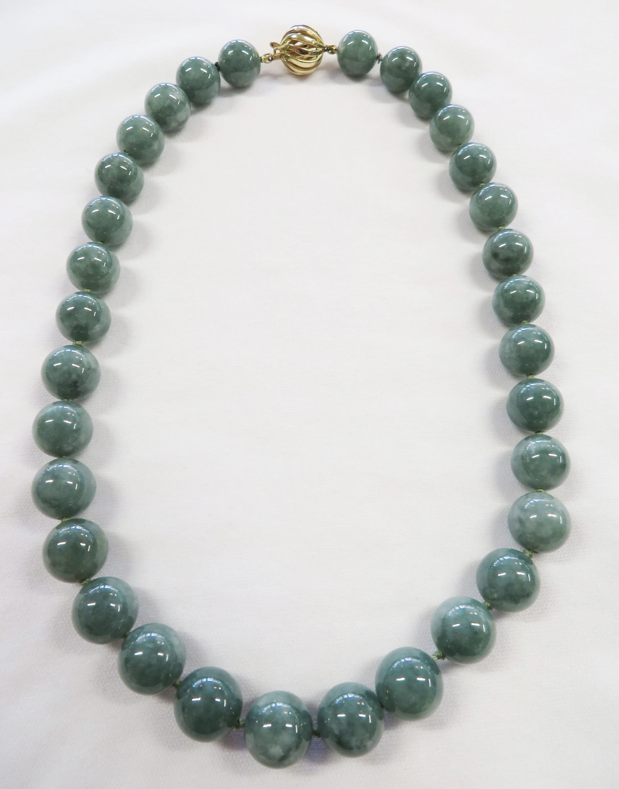 Jade bead necklace discount vintage